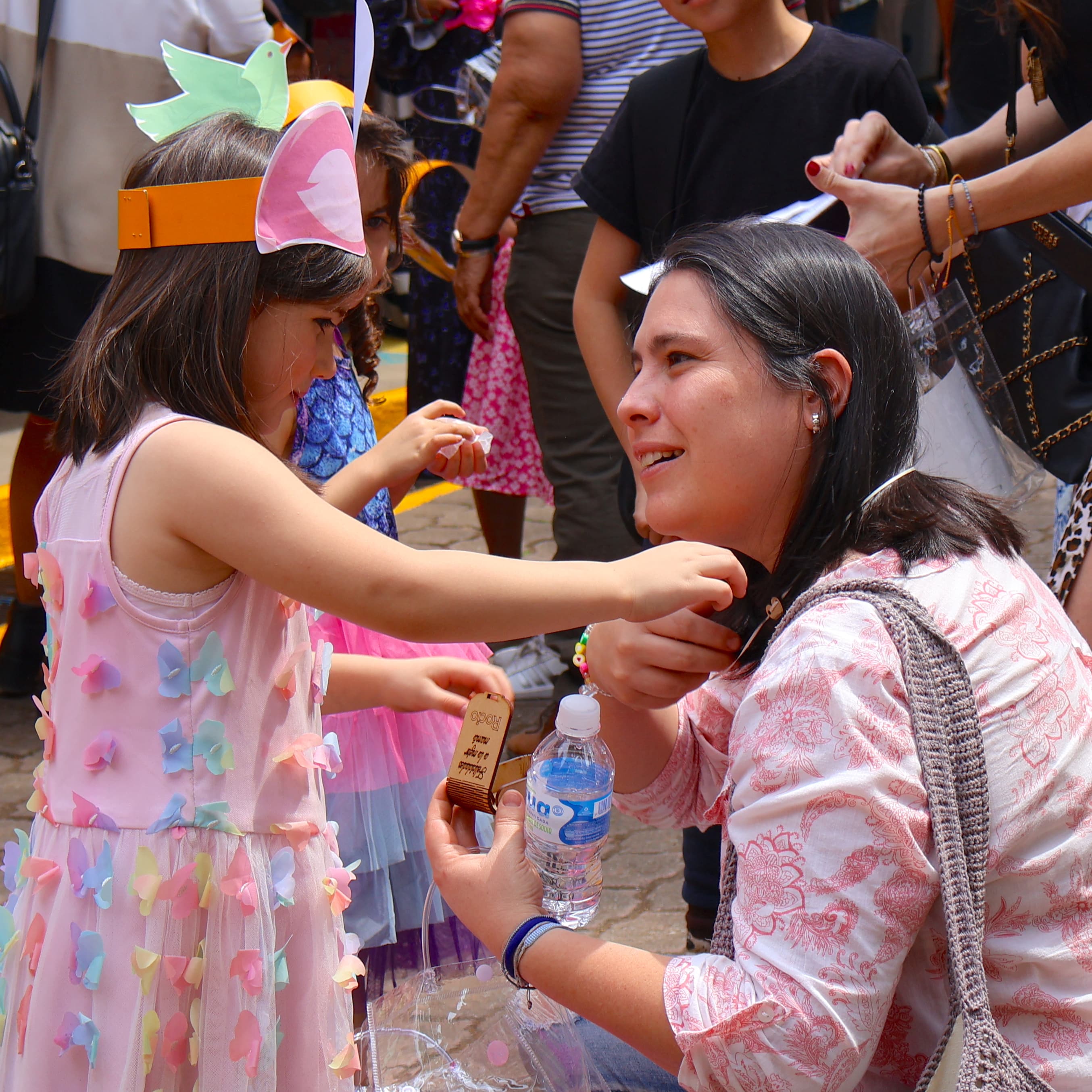Mamá e hija en el colegio